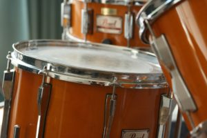 close-up-drum-set-drums-vel